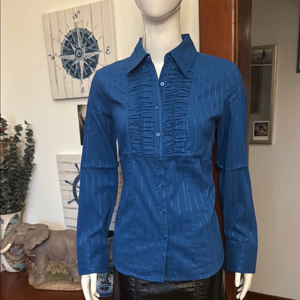 NWT northern reflections size small Blue Women's Top